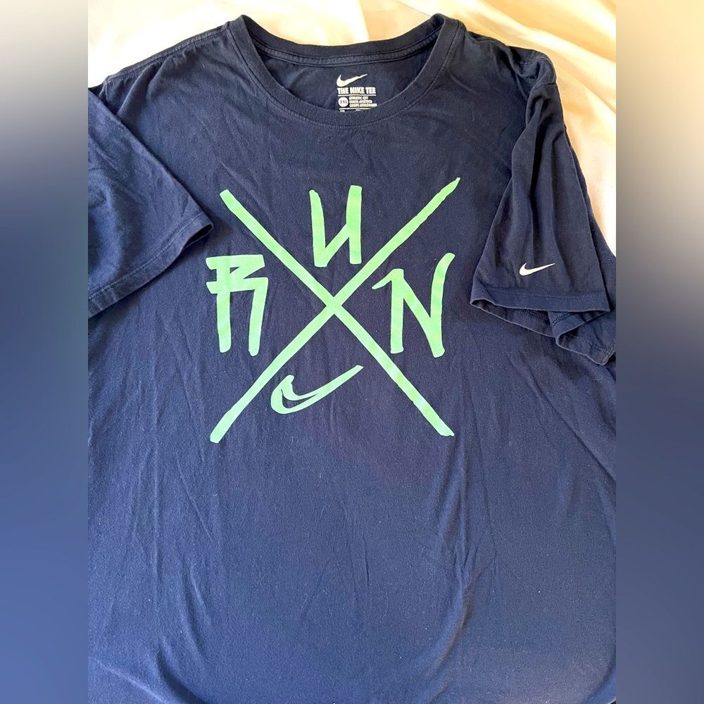 Nike Men's Navy Blue Graphic T-Shirt